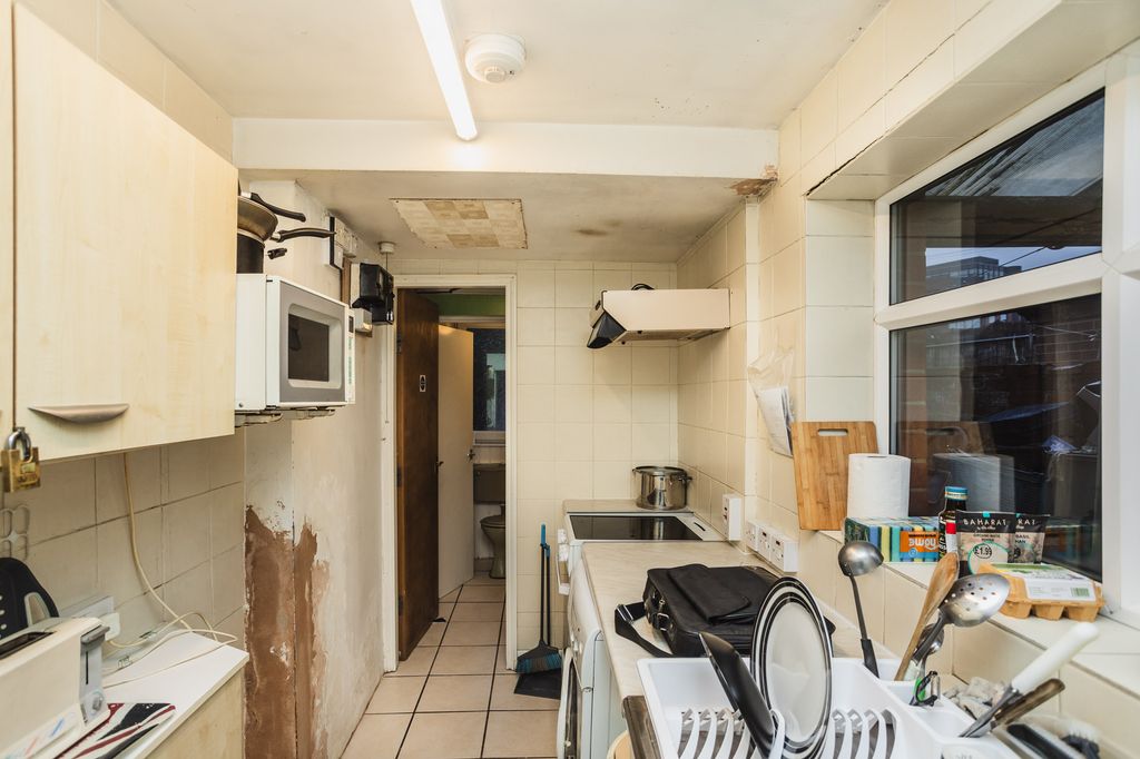 Property photo 3 of 34