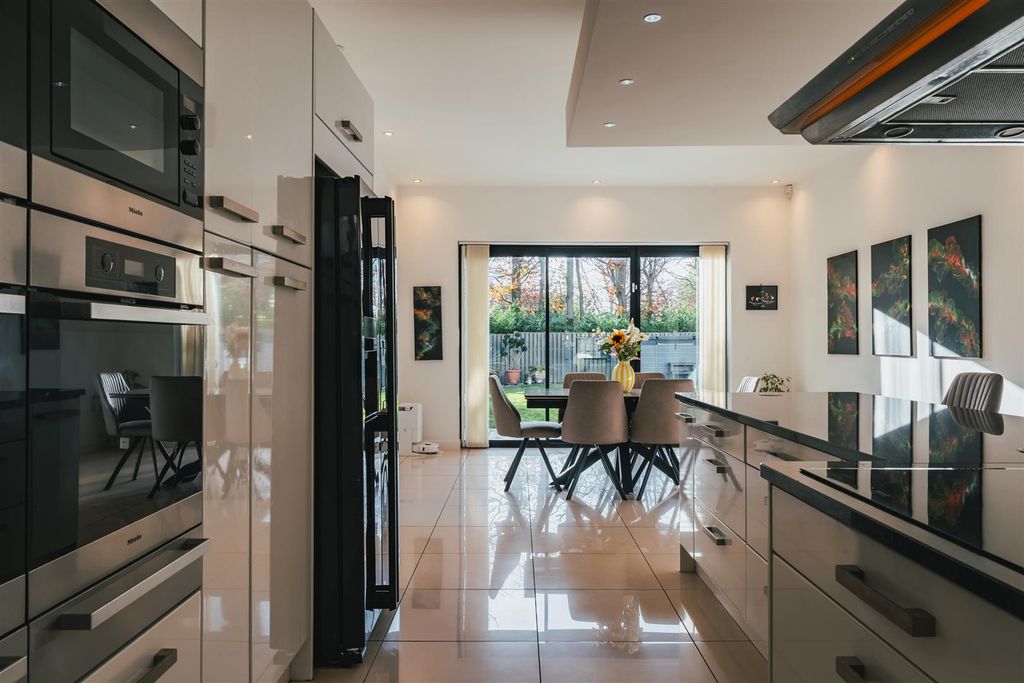 Property photo 2 of 41 Dining Kitchen