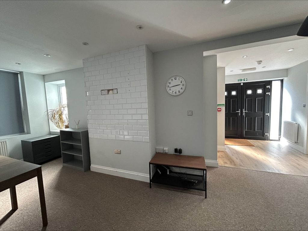 Property photo 2 of 11 Picture 2