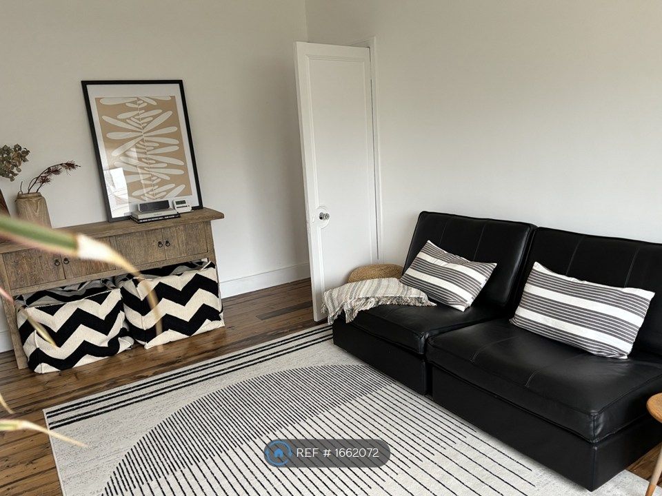 Property photo 2 of 12 Living Room