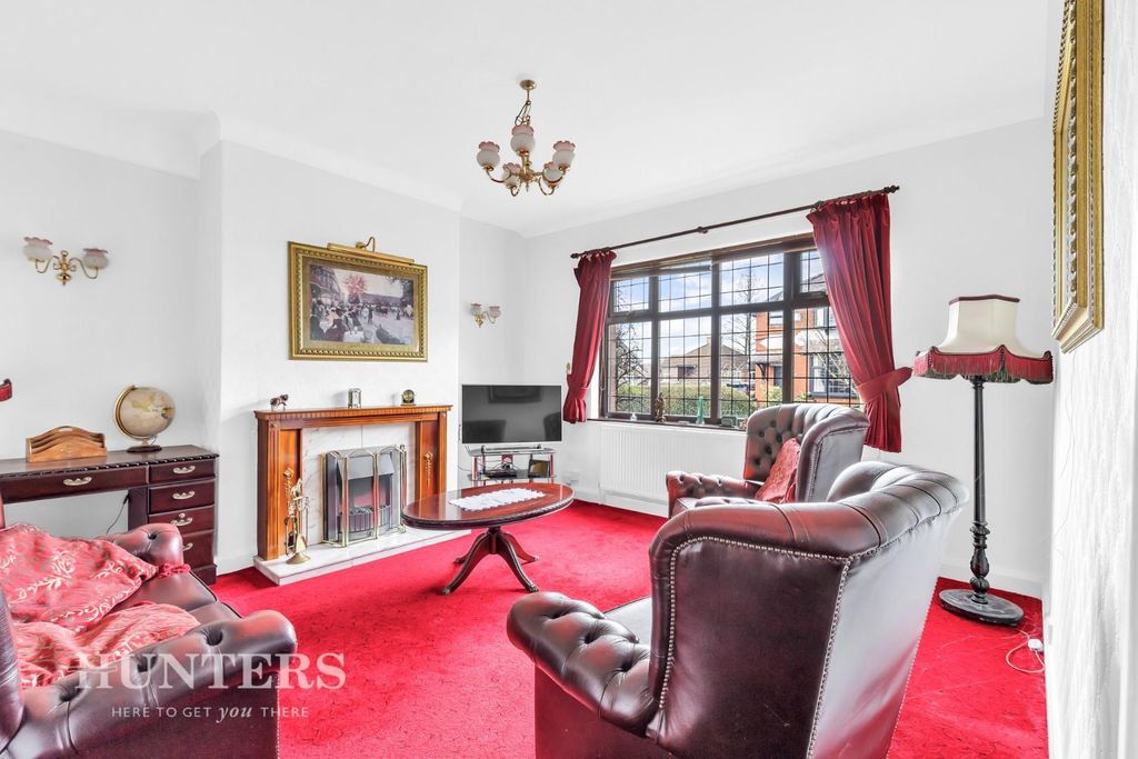 Property photo 2 of 24 Lounge