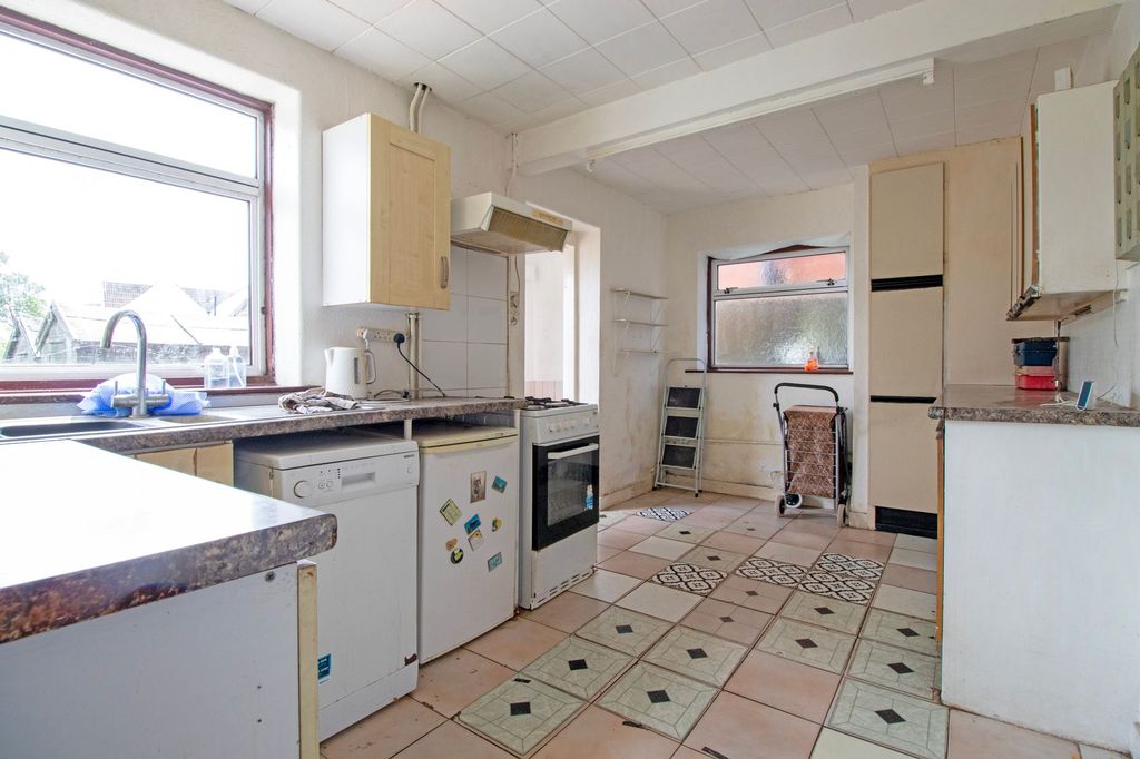 Property photo 2 of 16