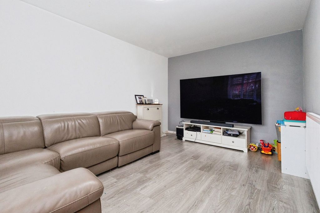 Property photo 2 of 17 Photo