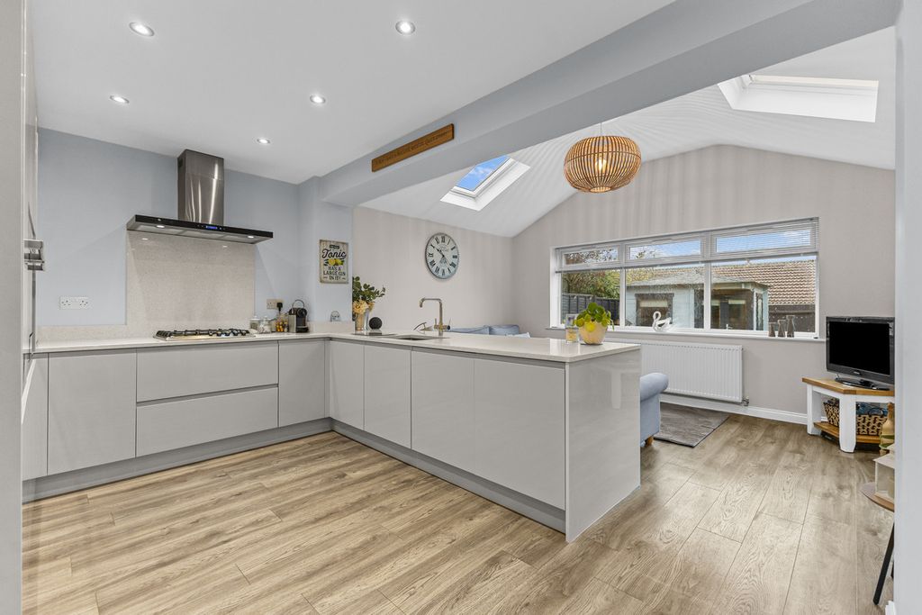 Property photo 2 of 36