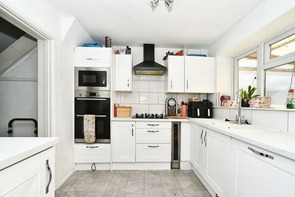 Property photo 2 of 11