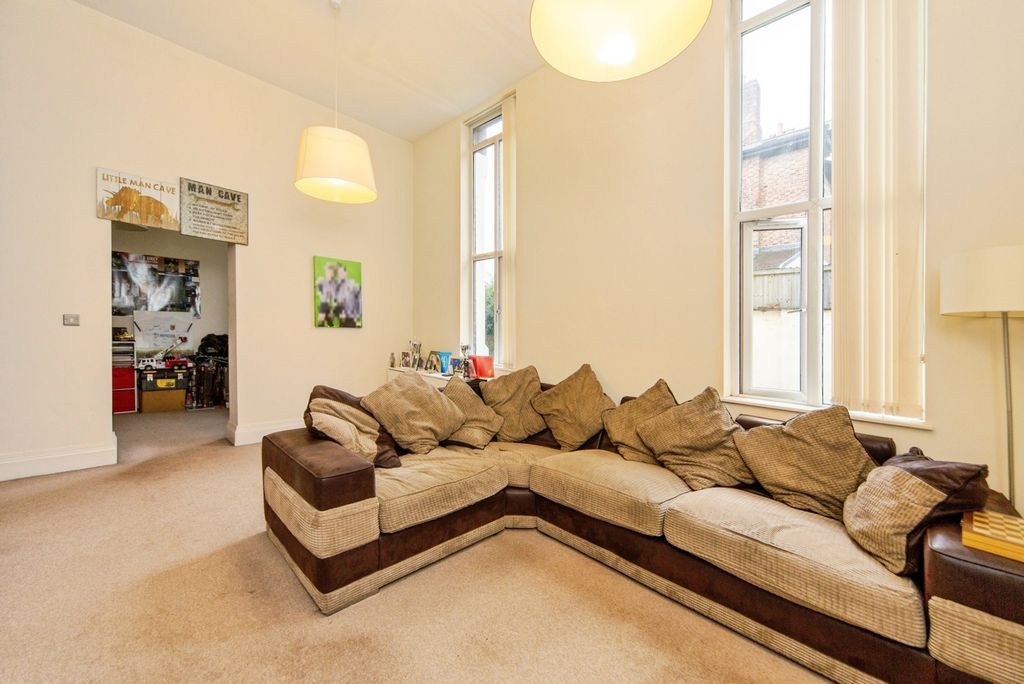 Property photo 2 of 16 Pbox-Img.Jpg