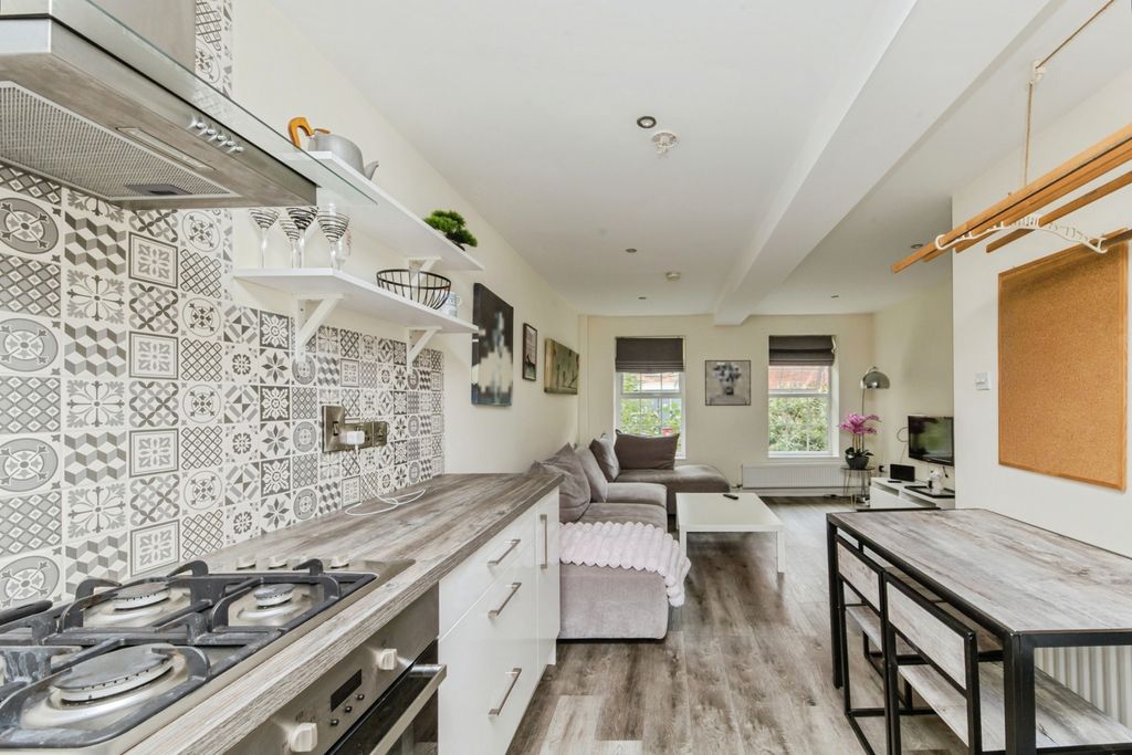 Property photo 3 of 17 Photo