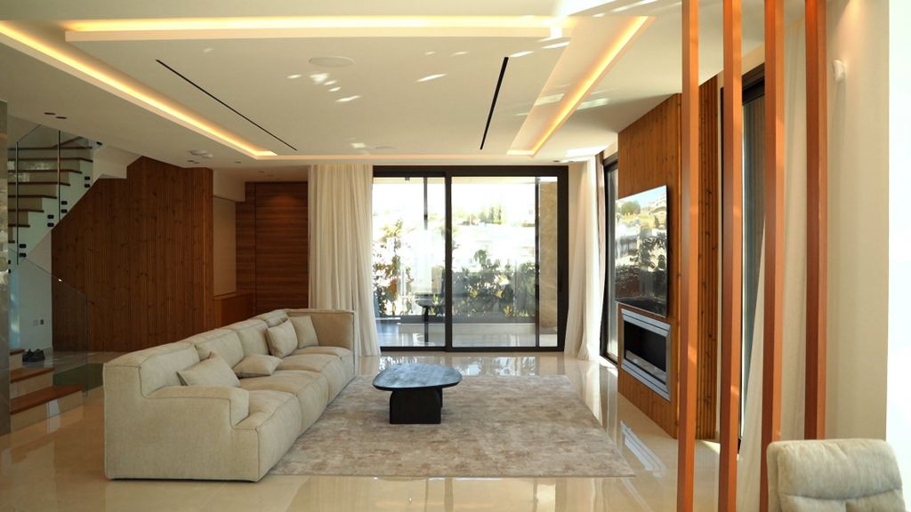 Property photo 2 of 30