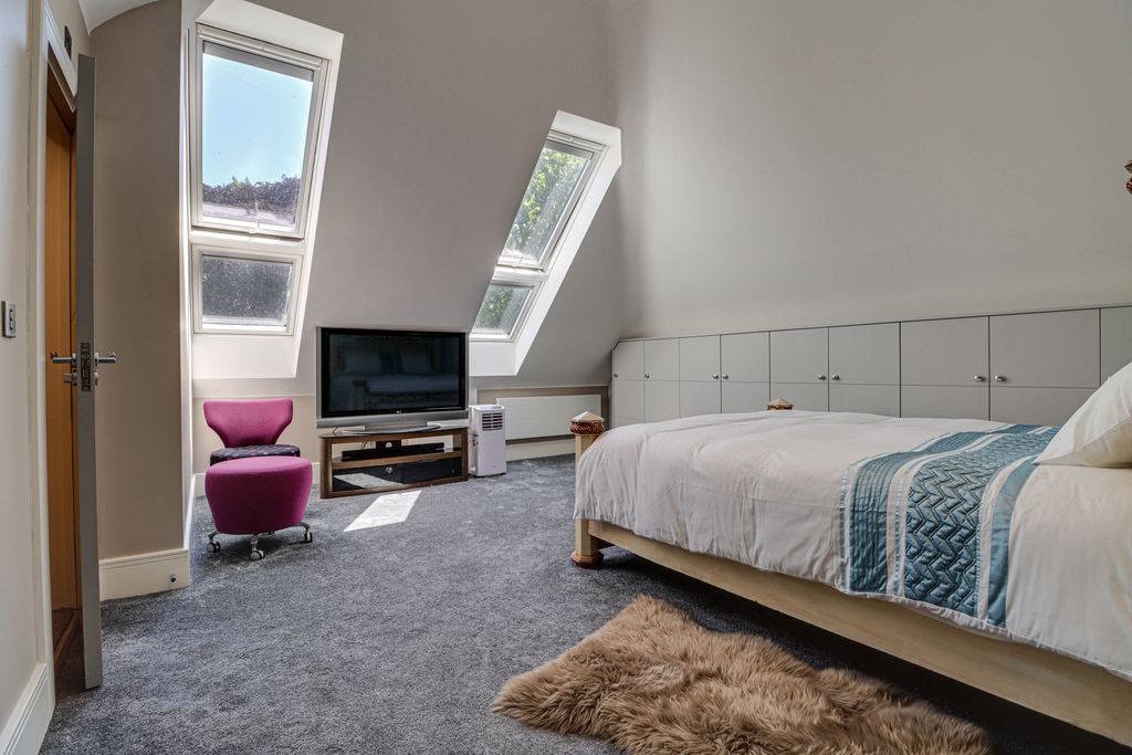 Additional image 24 of 7 bed detached house for saleLondon Road, Luton LU1