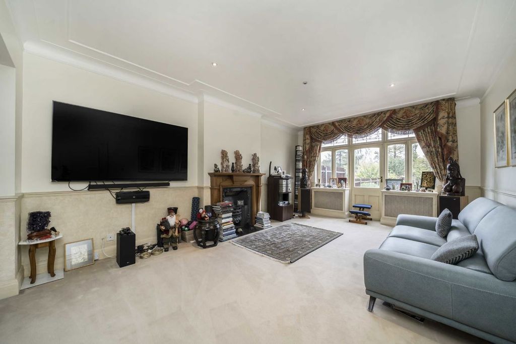 Property photo 3 of 8