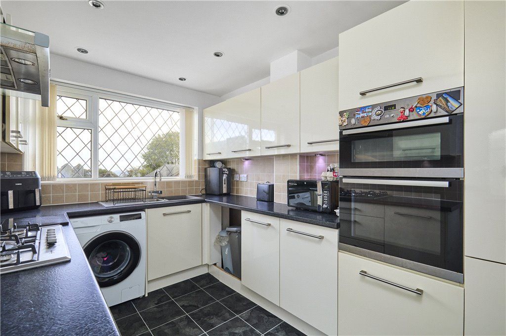 Property photo 3 of 16 Kitchen