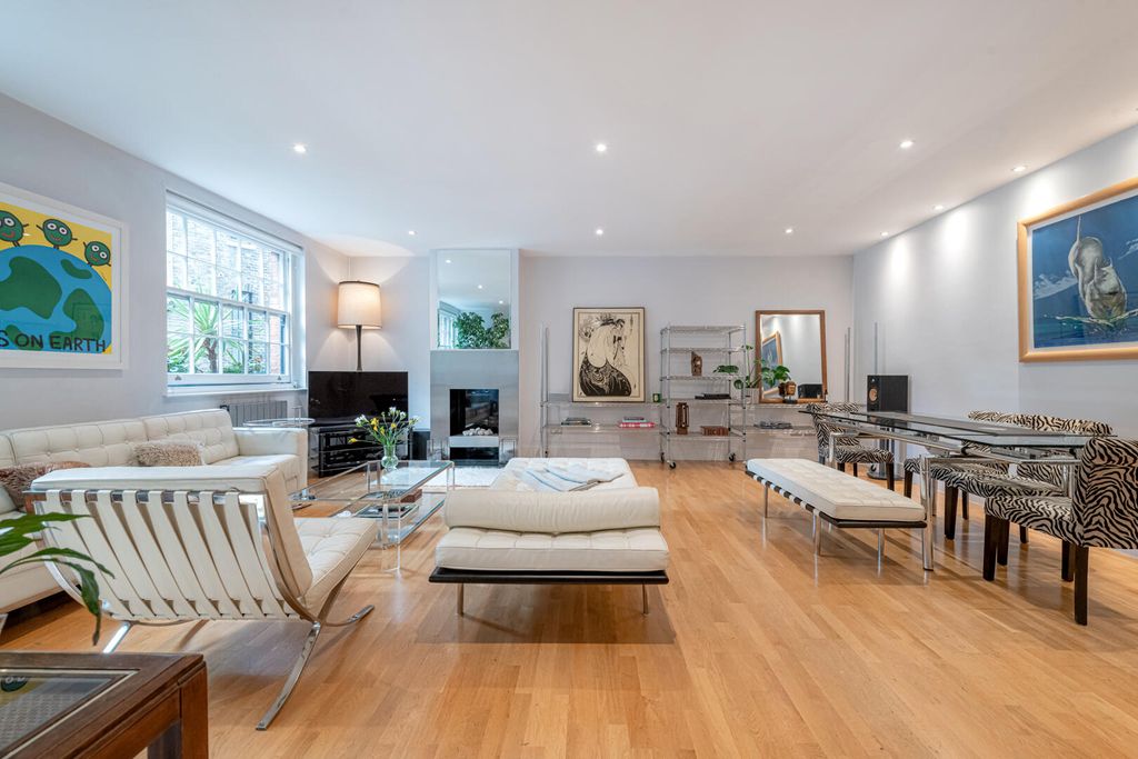 Property photo 3 of 10 Living Room