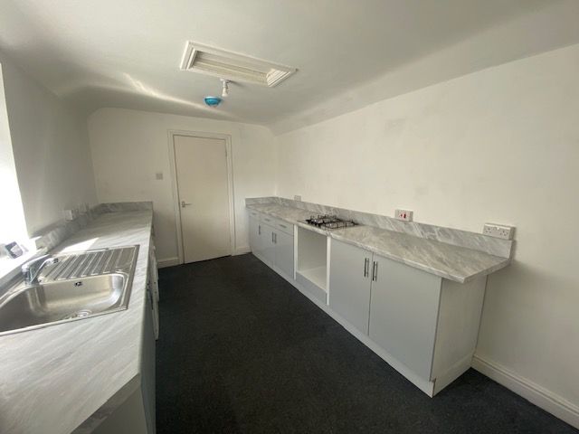 Property photo 3 of 7 Kitchen