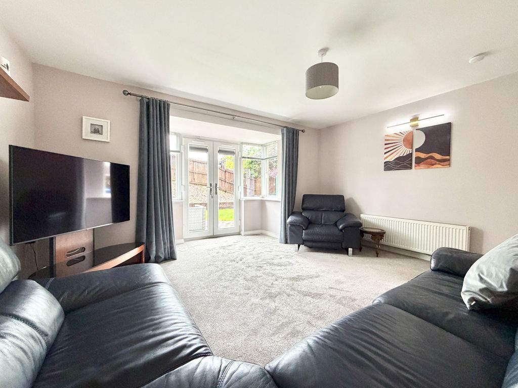 Property photo 3 of 28