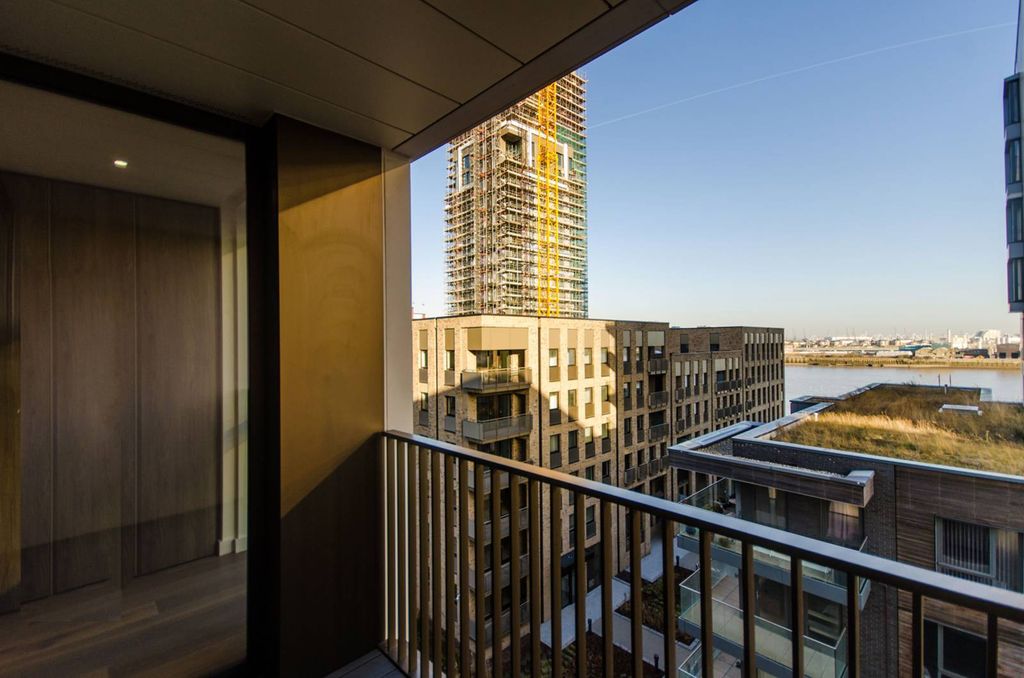 Property photo 3 of 35