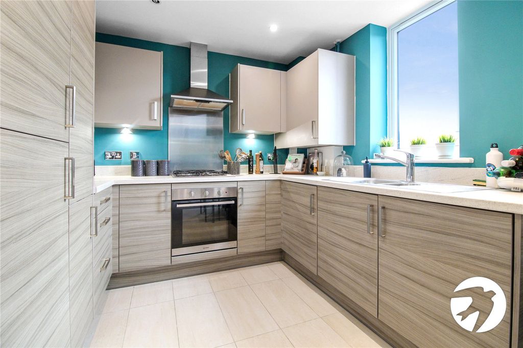 Property photo 2 of 10 Kitchen