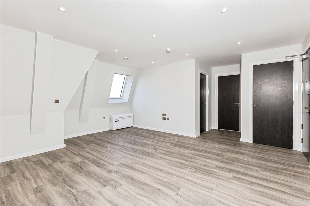 Property photo 3 of 9 Picture No. 36