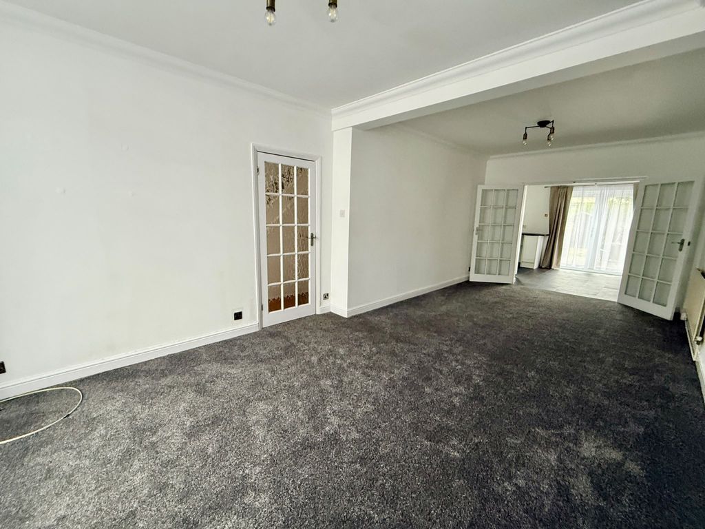 Property photo 3 of 16 Media