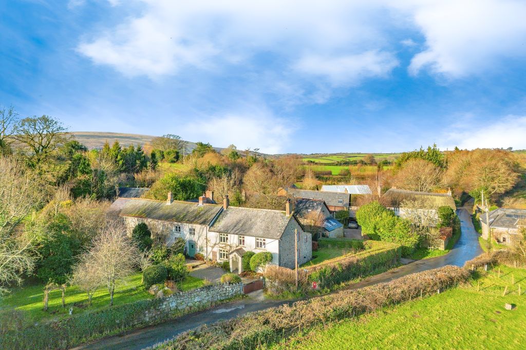 Property photo 1 of 33