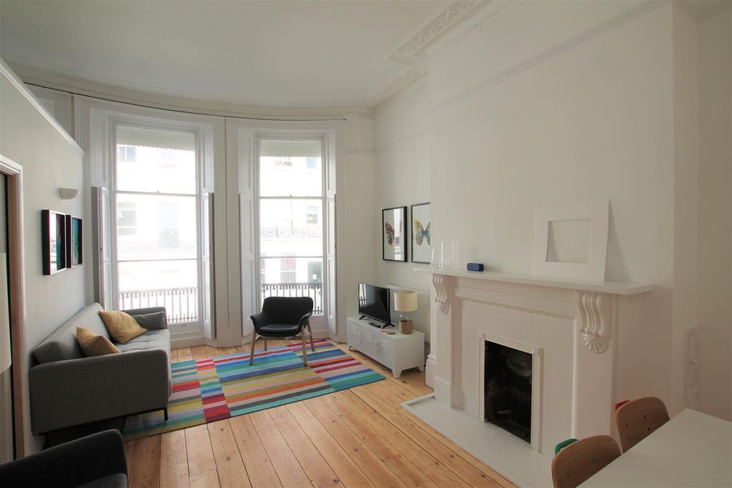 Property photo 1 of 6 Living Room