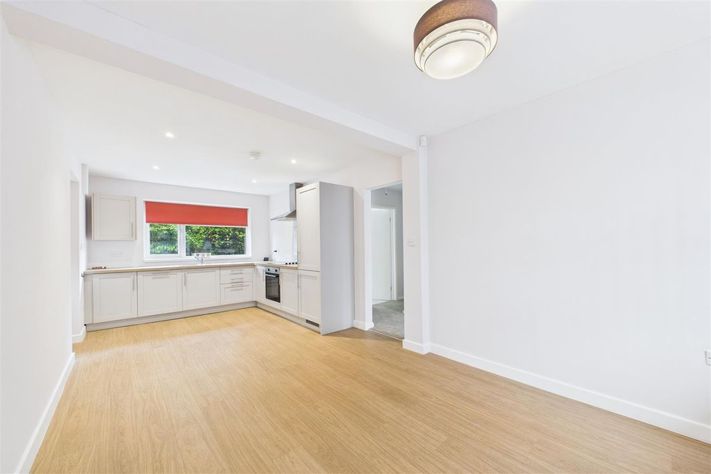 Property photo 3 of 16 Kitchen Diner