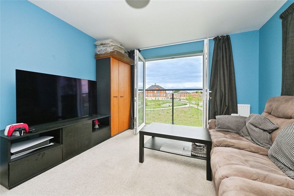 Property photo 2 of 11 Lounge