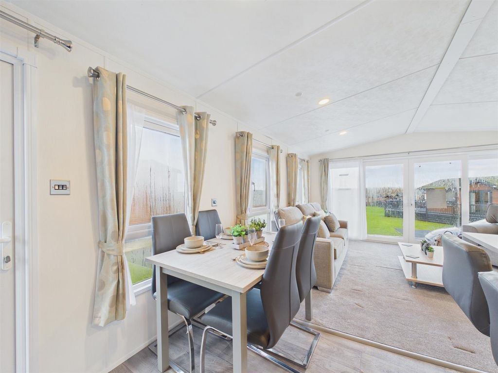 Property photo 3 of 10 Dining Area