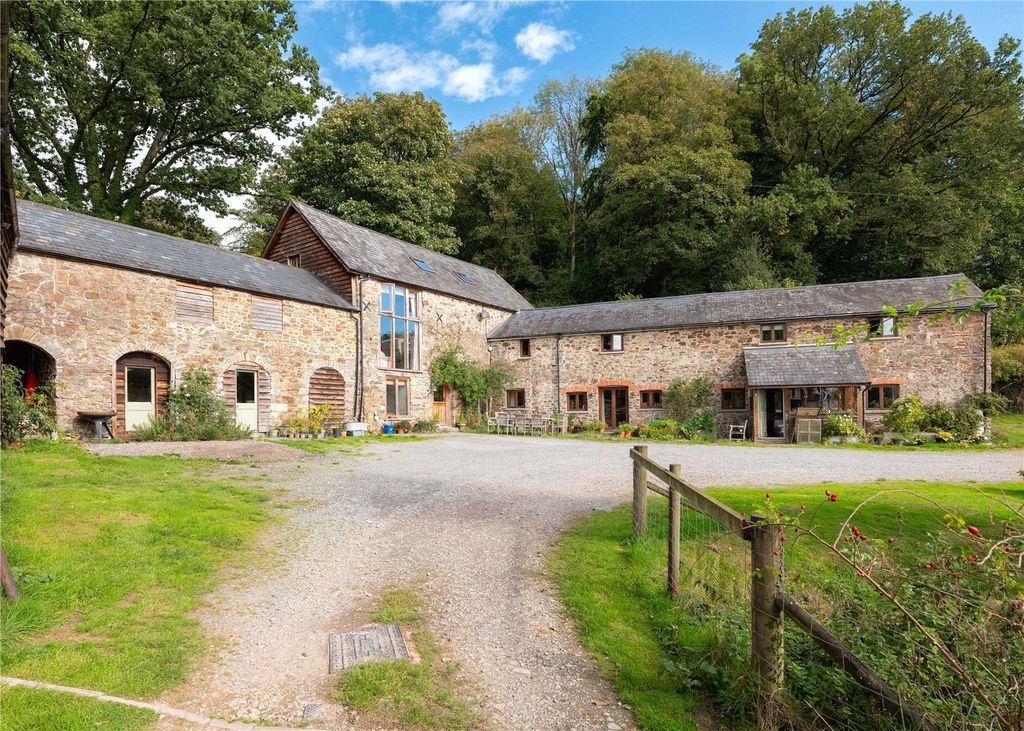 Property photo 3 of 29 Benshayes Stables