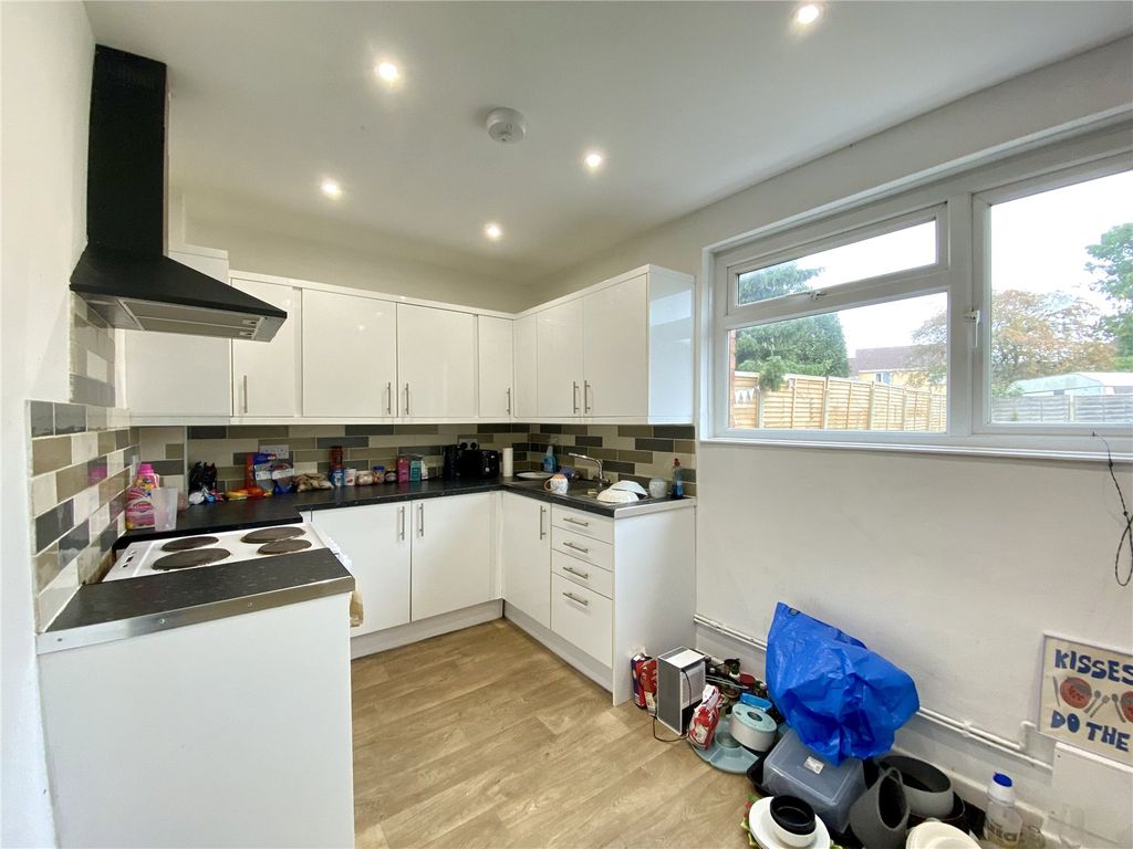 Property photo 3 of 11 Picture No. 12