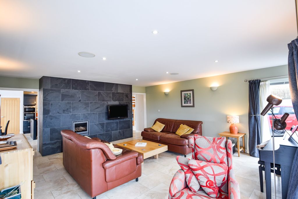 Property photo 3 of 54