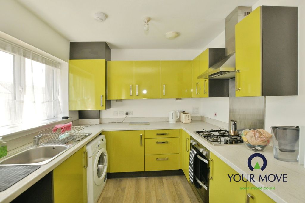 Property photo 3 of 17 Kitchen/Breakfast