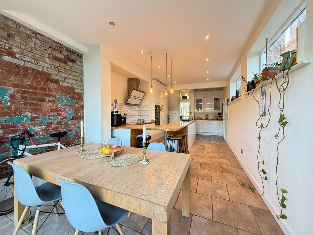 Property photo 2 of 30