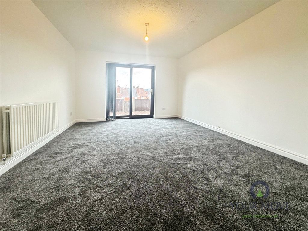 Property photo 2 of 8 Picture No. 10