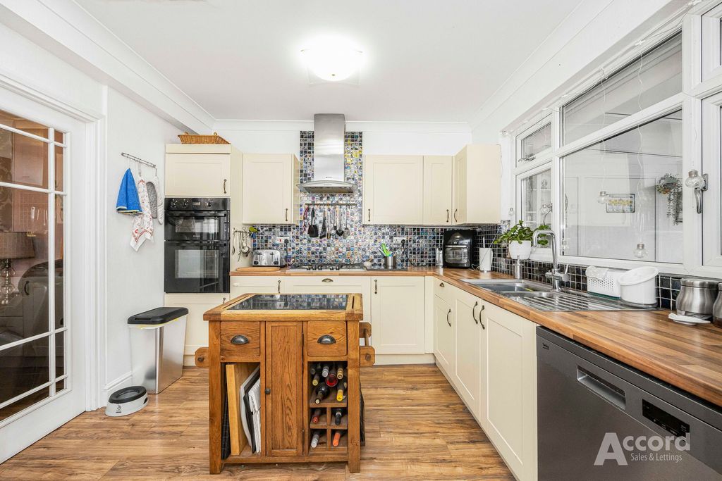 Property photo 2 of 21