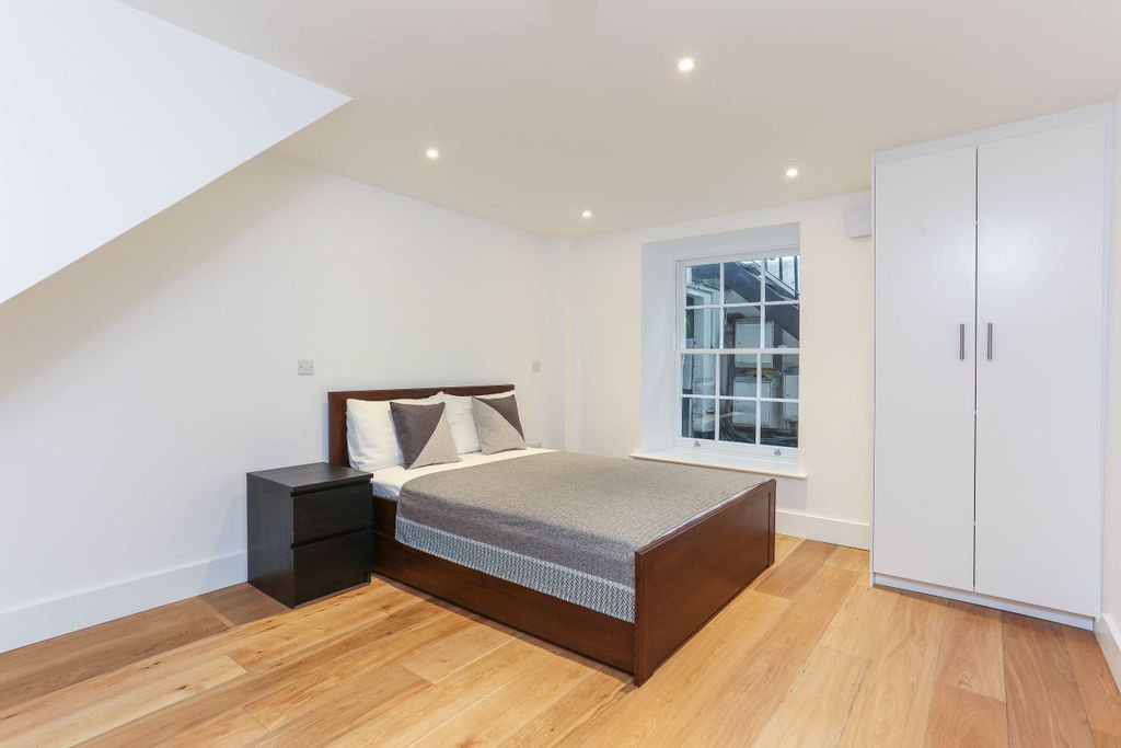 Property photo 2 of 26