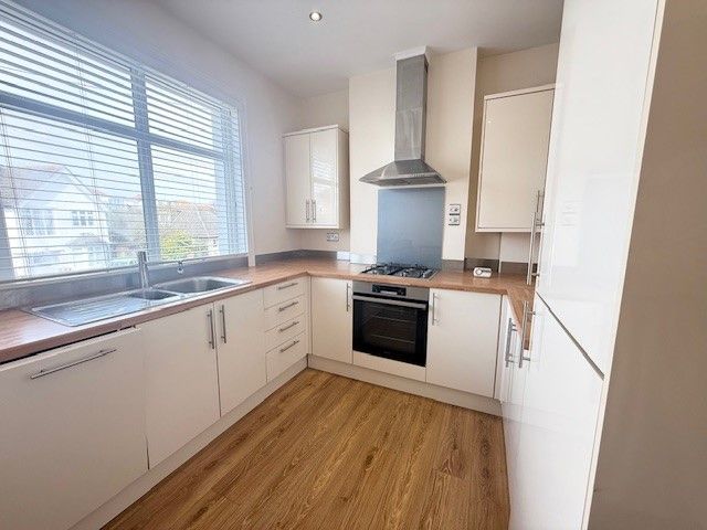Property photo 2 of 12 Kitchen