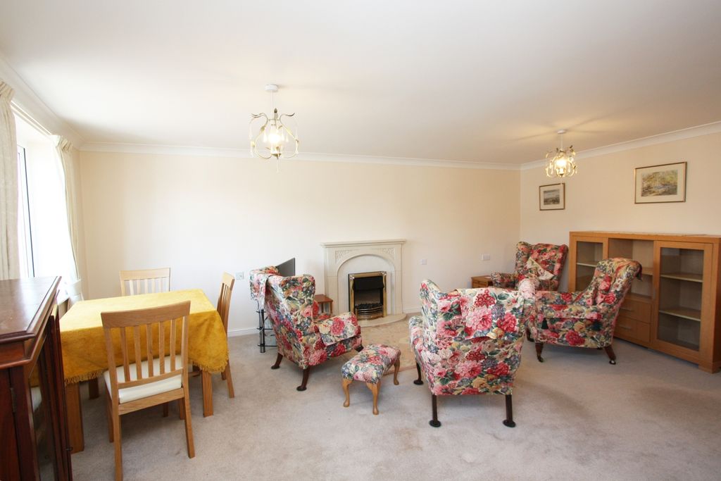 Property photo 2 of 12