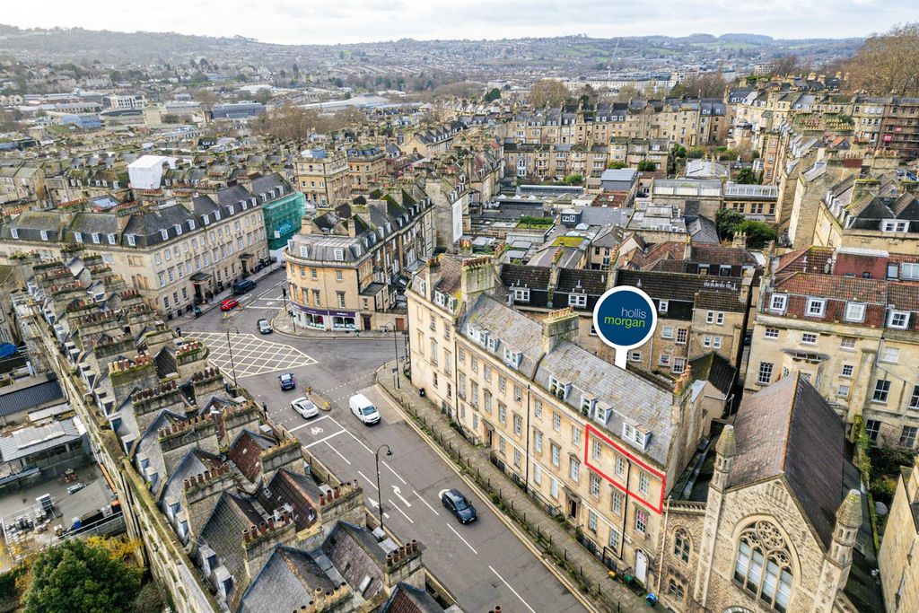 Property photo 1 of 18 Flat 6, 1, Fountain Buildings Walcot, Bath, BA1 5D