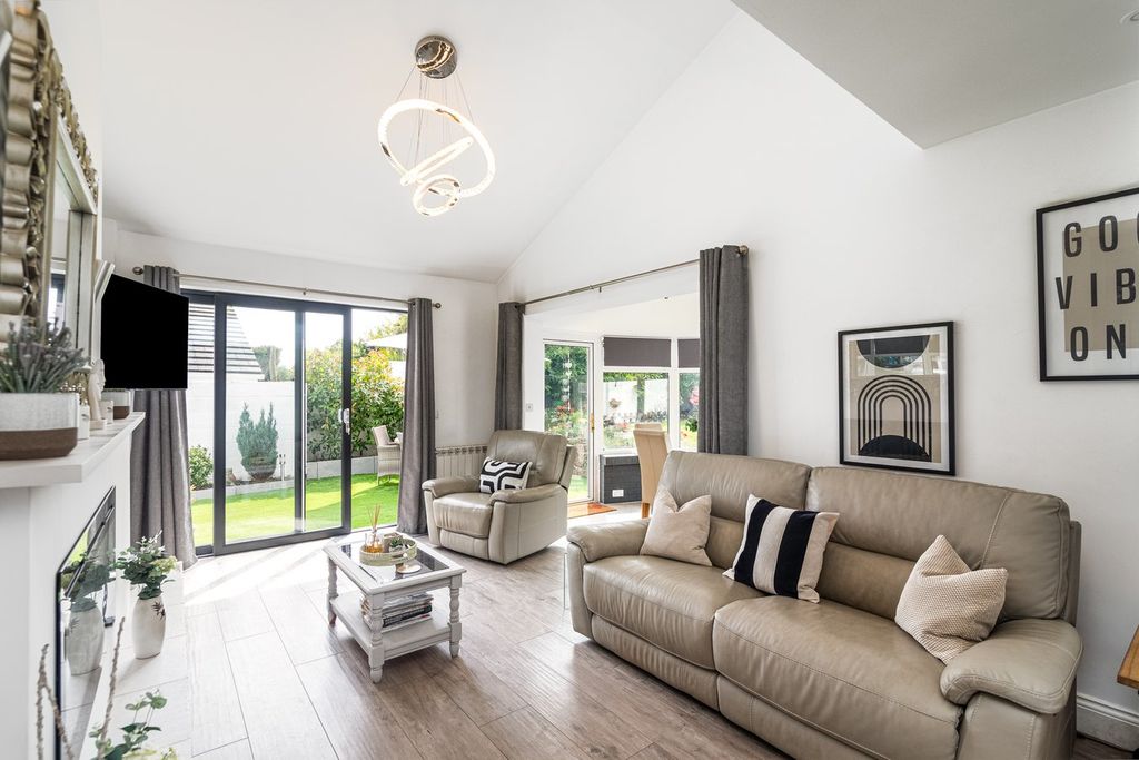 Property photo 2 of 28