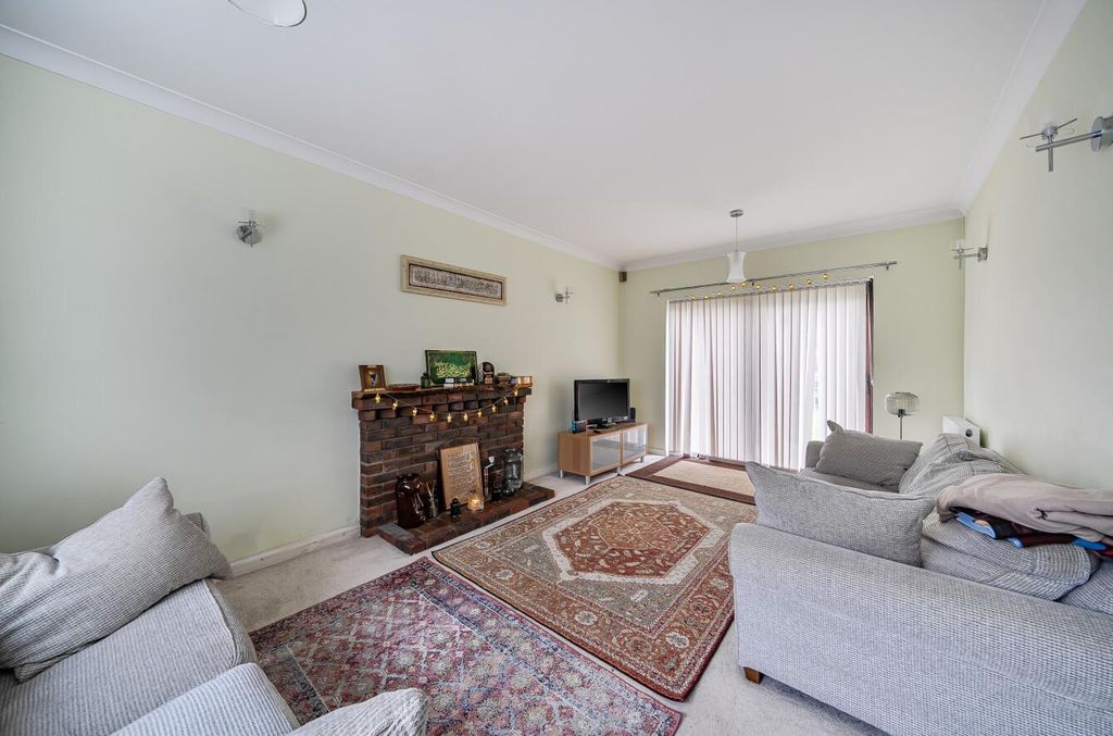 Property photo 2 of 9 Davidson Frost-Wellings, Dfw, Uxbridge Road, Harro