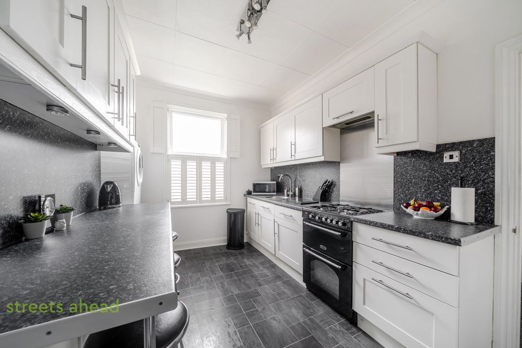 Property photo 3 of 13 1852Beb6-2E84-4Bf...