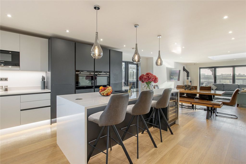 Property photo 2 of 21 Kitchen