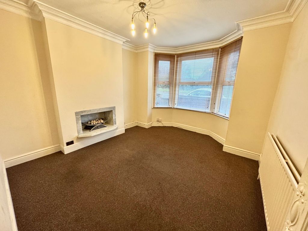 Property photo 3 of 24 Living Room