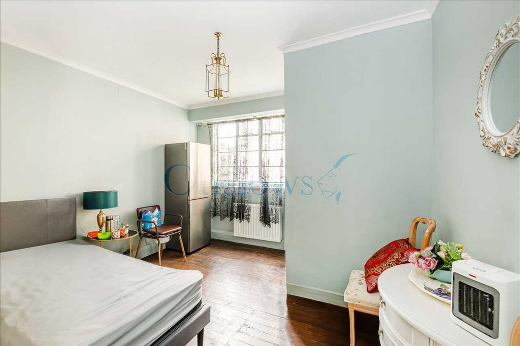 Property photo 2 of 4 Studio Room