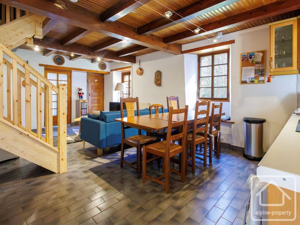 Property photo 2 of 25