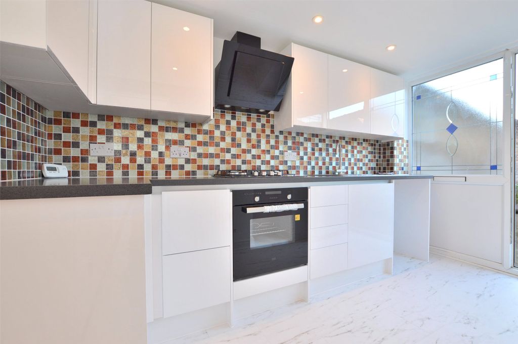 Property photo 1 of 9 Kitchen