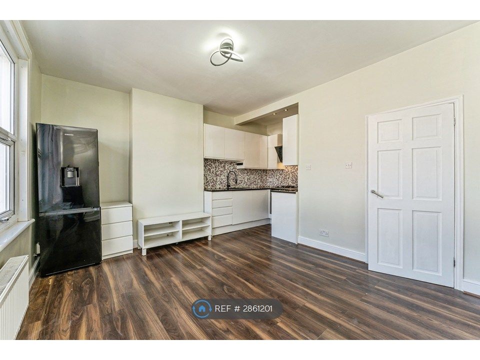 Property photo 3 of 20 Living Room/Open Plan Kitchen