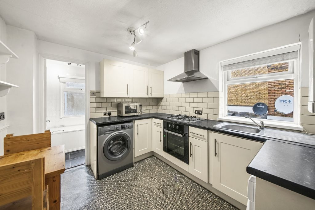 Property photo 3 of 11 Photo 5