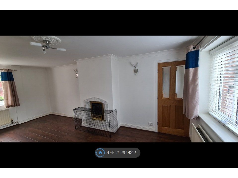 Property photo 3 of 15 Livingroom