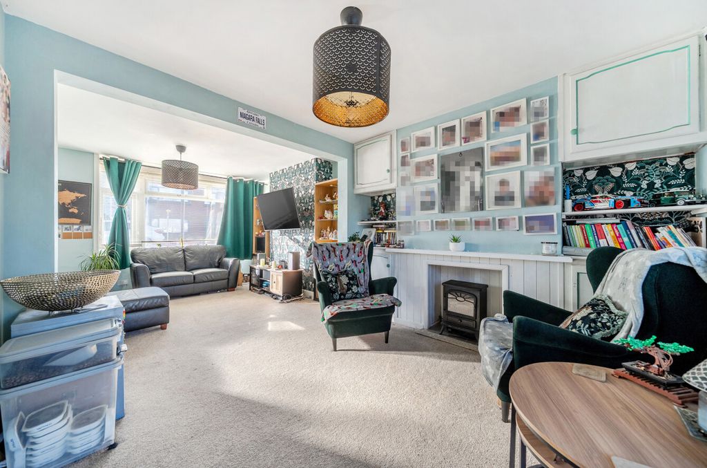 Property photo 3 of 12 1383823-9-69205Aa...